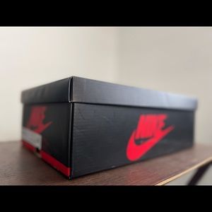 Air Jordan 1 Retro High OG White/Black Univeristy Blue Shoe Box